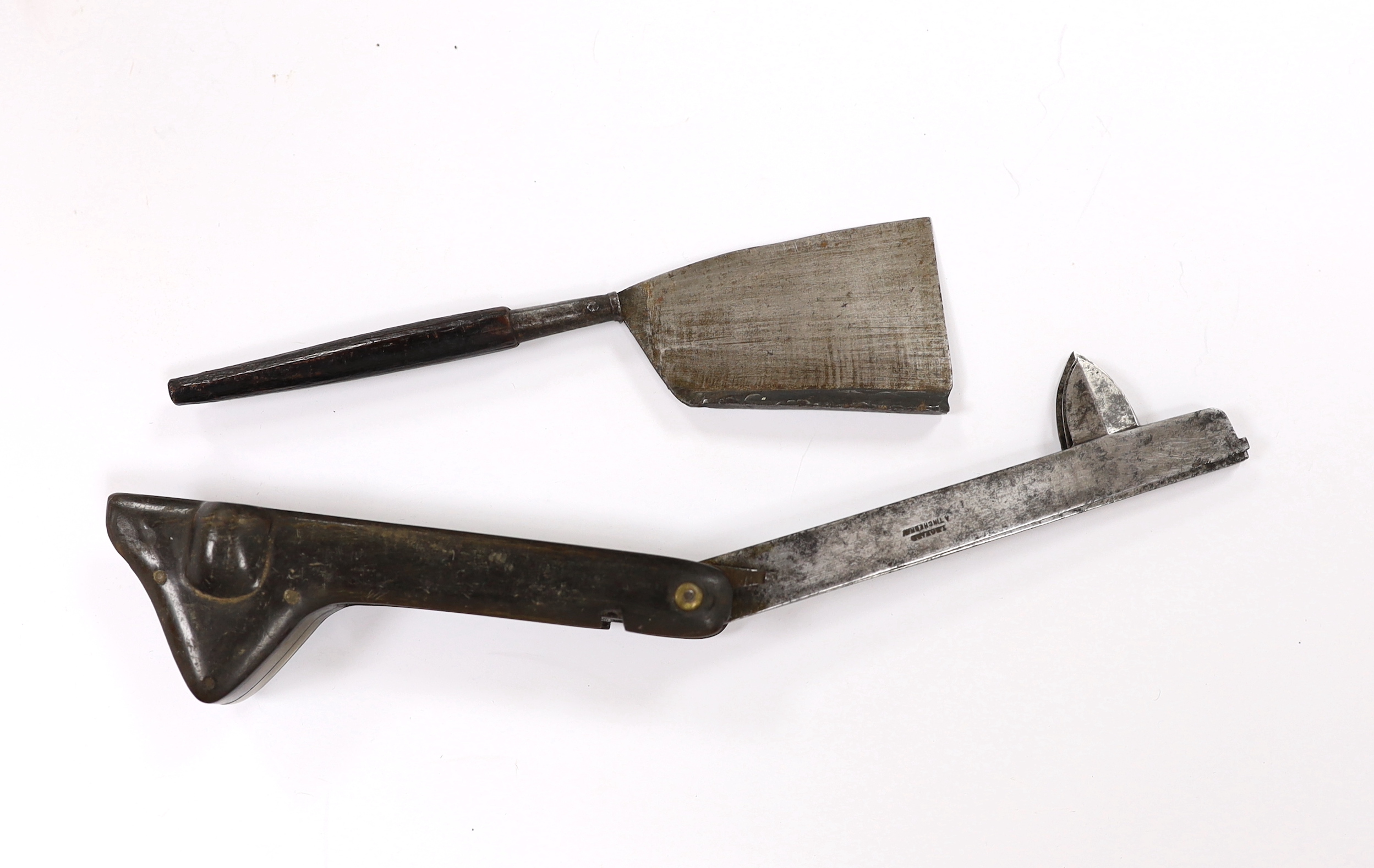 A 19th century multi tooled horn fleam and an open bladed fleam type tool, longest 12cm folded